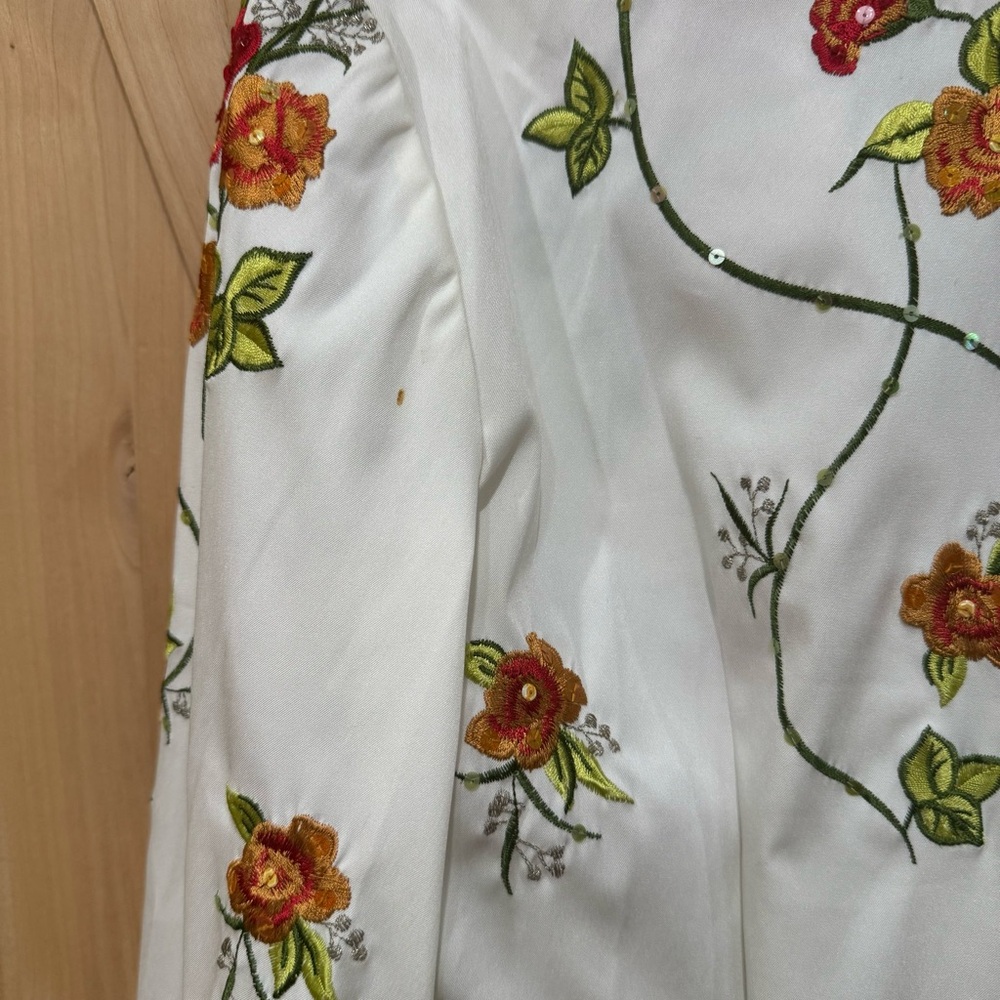 Sherrie Bloom Peter Noviello Chetta B Wrap Blouse Sz 10 White Embroidered Floral - Picture 10 of 16